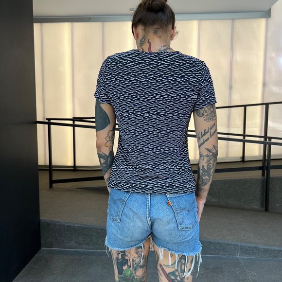 Black, white wavy pattern short sleeve women's crew neck top size S approx - Picture 4 of 12